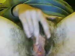 Namorada de buceta peluda se masturbando 2
