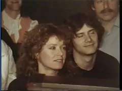 Engraçado à noite no teatro sujo