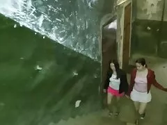 Garotas se divertem no quarto